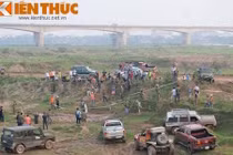 Hàng chục xe bán tải “nghịch đất, phá xe” tại Hà Nội