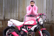 “Chết cười” với Ducati Scrambler bản độ Hello Kitty 