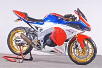 Naked-bike Honda CB150R Streetfire “lột xác” siêu môtô