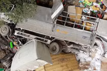 Cận cảnh hiện trường 2 xe tải đâm nhau ở Lai Châu