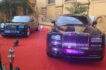 Dàn Rolls-Royce hơn 160 tỷ “phơi mình” trên phố Hà Nội 