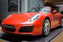 Soi loạt siêu xe Porsche 911 mới vừa ra mắt Việt Nam
