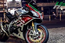 Siêu môtô “hàng hiếm” Aprilia RSV4 RF độc đáo tại Sài thành