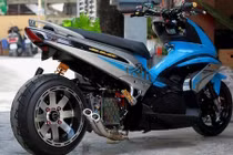 Honda Airblade Thái đời đầu “độ bánh khủng” độc nhất VN