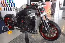 Dân chơi Tây độ siêu môtô Yamaha R1 "khủng" ở ta