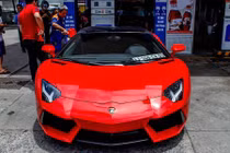 Siêu xe Aventador Roadster giá 25 tỷ "uống" 24 lít xăng/100km