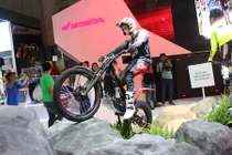 Ngắm “cào cào bay” Montesa Cota của Honda tại VN