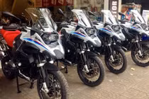 Nghi vấn môtô khủng BMW R1200GS Iconic là “hàng dựng” tại VN?