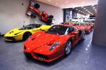 Bộ tứ siêu xe Ferrari hàng khủng, tiền tỷ họp mặt