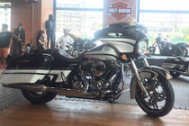 Harley Street Glide 2016 limited “kịch độc" giá 1,2 tỷ đồng