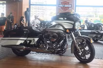 Harley Street Glide 2016 limited “kịch độc" giá 1,2 tỷ đồng
