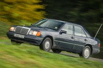 Cận cảnh Mercedes E-Class lăn bánh hơn 1 triệu km