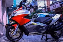 Siêu xe tay ga Aprilia SRV850 giá gần 300 triệu tại VN