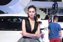 Những bóng hồng “đốt cháy” triển lãm VIMS 2016 