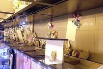 Trộm đào tường lấy sạch kim cương, vàng giá hơn 2,3 triệu USD 