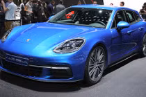 Porsche Panamera Sport Turismo “chốt giá” 5,4 tỷ tại VN
