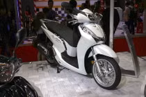 Cận cảnh Honda SH 300i “chính hãng” đầu tiên tại VN