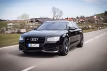 Audi S8 Plus biến hình “tên lửa hành trình” với bản độ ABT