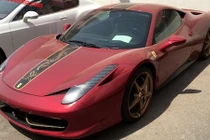 Siêu xe Ferrari 458 Italia rồng "phủ bụi" tại Trung Quốc