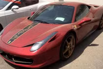 Siêu xe Ferrari 458 Italia rồng "phủ bụi" tại Trung Quốc