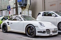 Siêu xe Porsche 911 Turbo “trắng tinh khôi” tại Hà Nội