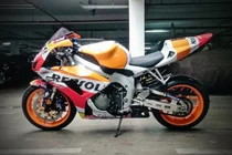 Dân chơi Bình Dương độ siêu môtô Honda CBR1000RR 