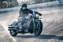 Môtô cruiser Victory Octane đã lập kỷ lục TG “đốt lốp“