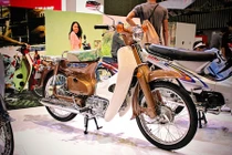 Honda Super Cub “đầu vênh máy cánh” mới cứng tại VN