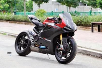 Ducati 1199S độ đắt ngang “xế hộp” Toyota Camry ở VN