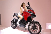 “Bỏng mắt” ngắm chân dài Việt tại triển lãm VMCS 2017