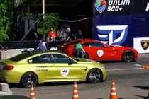 BMW M4 độ cho siêu xe Ferrari F12Berlinetta “hít khói“