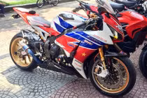 Dân chơi Việt chi 600 triệu “độ” siêu môtô Honda CBR1000RR