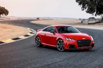 Audi TT RS 2018 giá 1,4 tỷ thách thức siêu xe