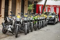 Dàn “xế nổ” Yamaha FZ150i rầm rộ rước dâu tại Hà Nội