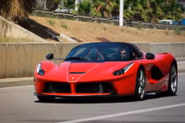 Siêu xe mui trần LaFerrari Aperta lần đầu “xuống phố“