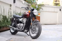 "Soi" Triumph Bonneville T120 giá 550 triệu đầu tiên tại VN