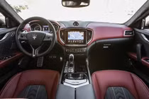 Maserati Ghibli 2018 có gì để "đấu" Mercedes E-Class