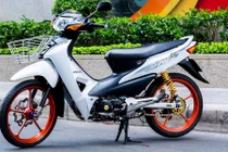 Dân chơi Việt độ “xế cỏ” Honda Wave bằng đồ chơi khủng