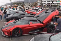 “Há miệng” xem dàn siêu xe Koenigsegg 450 tỷ diễu phố