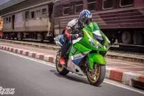 Kawasaki Ninja ZX-14R thách thức “thần gió” Suzuki Hayabusa