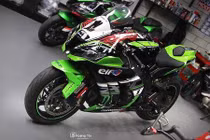 Kawasaki ZX-10R “siêu khủng” phong cách xe đua ở Sài Gòn