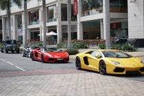 "Chạm mặt" đoàn siêu xe trăm tỷ trên phố Sài Gòn