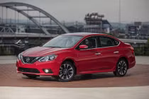 Sedan Nissan Sentra SR Turbo máy tăng áp “đấu” Toyota Corolla