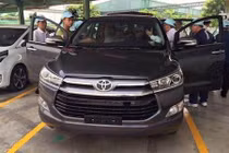 Cận cảnh Toyota Innova mới giá gần 1 tỷ đồng tại VN