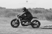 Dân chơi Hà Nội độ Yamaha XJR400 cafe racer “siêu ngầu” 