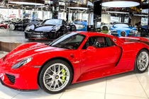 Porsche 918 Spyder “màu áo” Ferrari chốt giá 36,3 tỷ