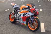 Siêu môtô Honda CBR1000RR cũ độ xế đua “khủng” ở SG