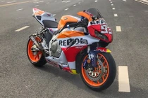 Siêu môtô Honda CBR1000RR cũ độ xế đua “khủng” ở SG