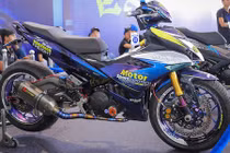 Soi Yamaha Exciter 150 độ “dàn chân” khủng của biker Việt