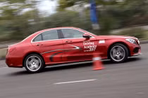 Cầm lái cả dàn xế sang Mercedes tại Hà Nội